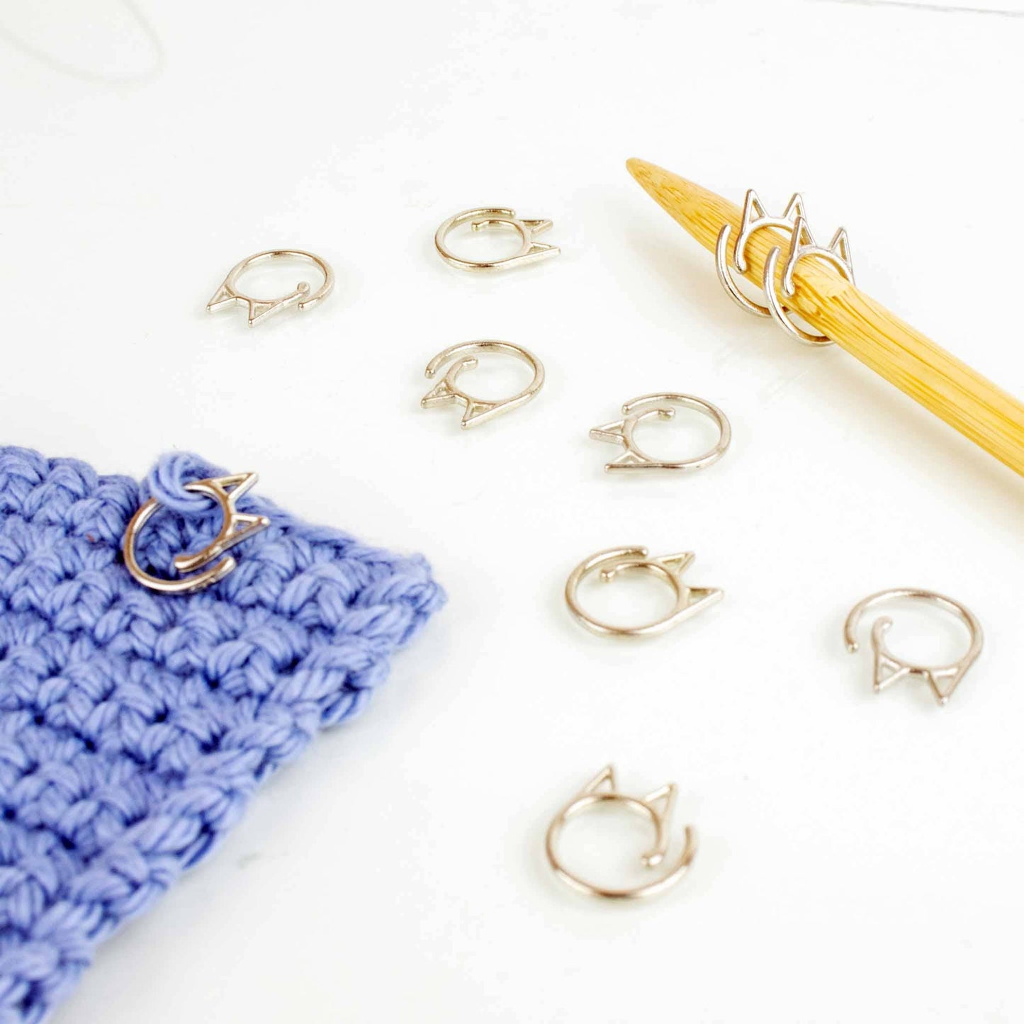 Cat Clips - Simple Removable Stitch Markers: Silver / Medium (up to US 8)